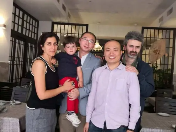 Group photo of customers (3)